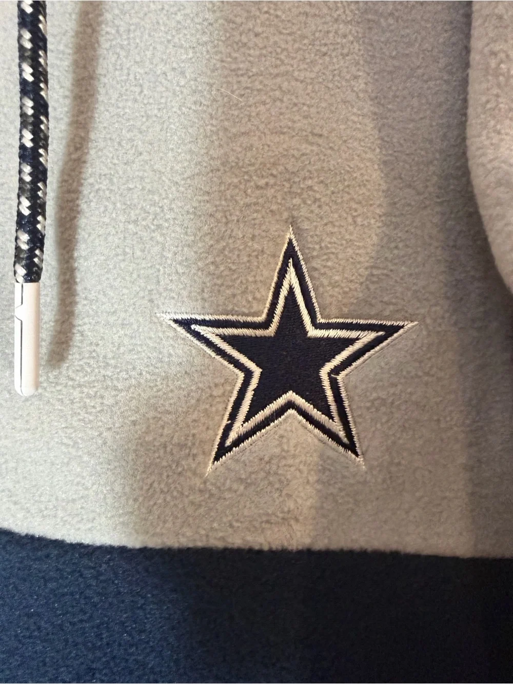 Dallas Cowboys Columbia Men’s Fleece Hoodie, size XL